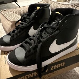 Brand new never worn women Nike high tops